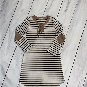 Monteau Girl- boutique dress w/suede elbow patches